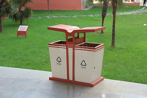 学校户外垃圾箱